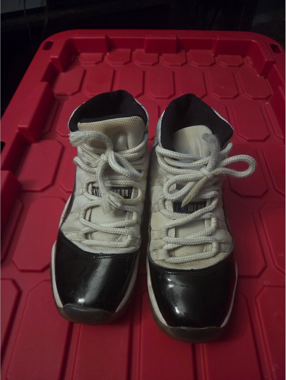 Air Jordan 11 Retro "Concord" size 5.5y